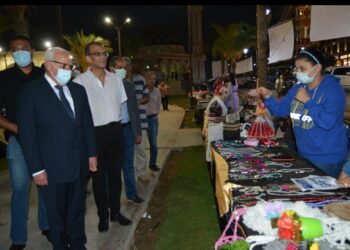 محافظ بورسعيد يفتتح معرض الهاند ميد لمؤسسة "مشكاة نور" 17 - جريدة المساء