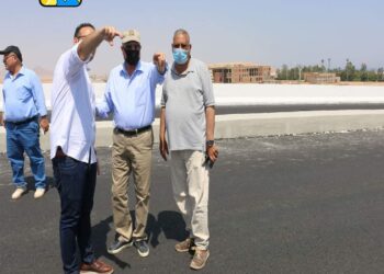 فودة يتفقد مشروع كوبرى جامعة الملك سلمان العلوى بشرم الشيخ ويوجه بتطوير المنطقة المحيطة 27 - جريدة المساء