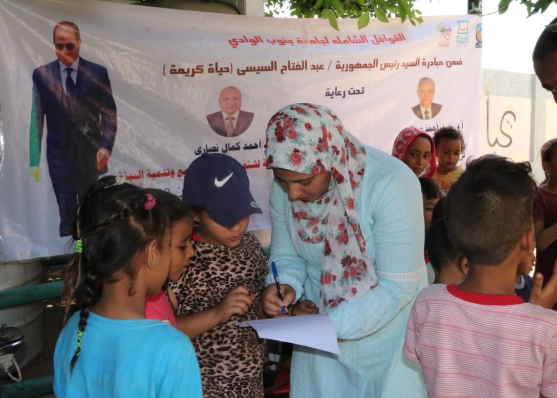 ضمن مبادرة "حياة كريمة".. جامعة جنوب الوادي تنظم قافلة متعددة التخصصات بقرية "هو" بنجع حمادي 19 - جريدة المساء