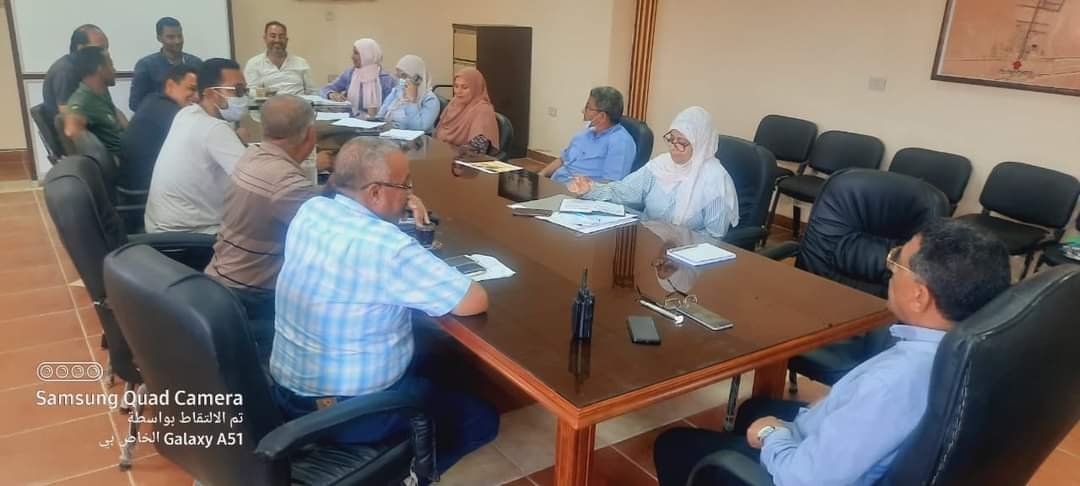 رئيس مدينة راس غارب يستعرض تنفيذ خطة رصف الطرق 19 - جريدة المساء