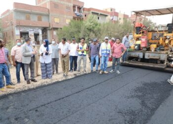 رصف وتطوير طريق اصطبارى وشارع مصنع الغزل وميدان الإسعاف بشبين الكوم 31 - جريدة المساء