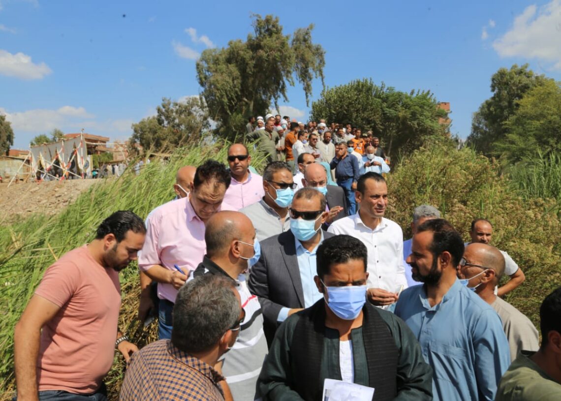 مواد غذائية ولحوم للأهالي المتضررين من غرق منازلهم وأراضيهم بجزيرة أبو داود بالسادات 19 - جريدة المساء