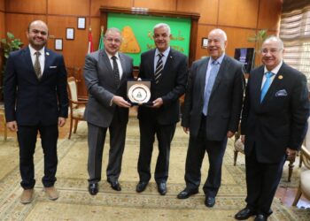 رئيس جامعة المنوفية يستقبل لجنة قطاع الدراسات الصيدلية 30 - جريدة المساء