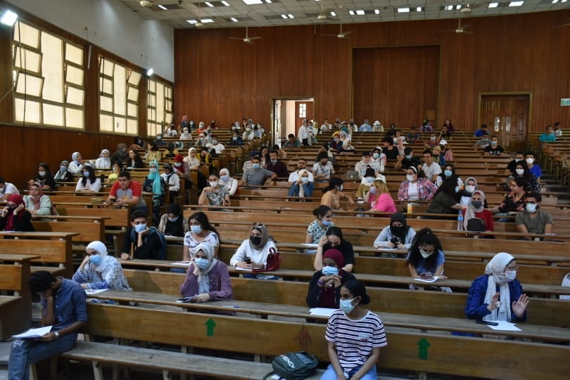 آداب عين شمس تبدأ تطعيم طلابها 17 - جريدة المساء