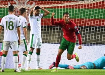 رئيس الفيفا يهنئ ويتغزل فى رونالدو 26 - جريدة المساء