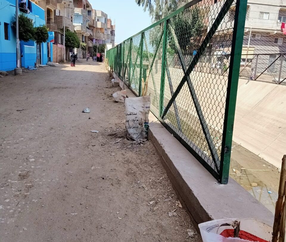 تركيب أسوار حديدية علي جانبي ترعة ديا الكوم بروضة بركة السبع 18 - جريدة المساء