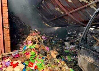 حريق هائل شب في مخزن للمواد الغذائية بقرية المنشلين بكفر الشيخ 25 - جريدة المساء