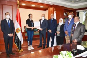 محافظ سوهاج يكرم الفائزين في المسابقة العالمية مايكروسوفت أوفيس 2021 على مستوى الجمهورية 23 - جريدة المساء