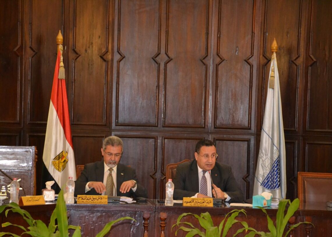 لقاح "كورونا" إجباريًا للطلاب الجدد خلال الكشف الطبى بجامعة الإسكندرية 16 - جريدة المساء