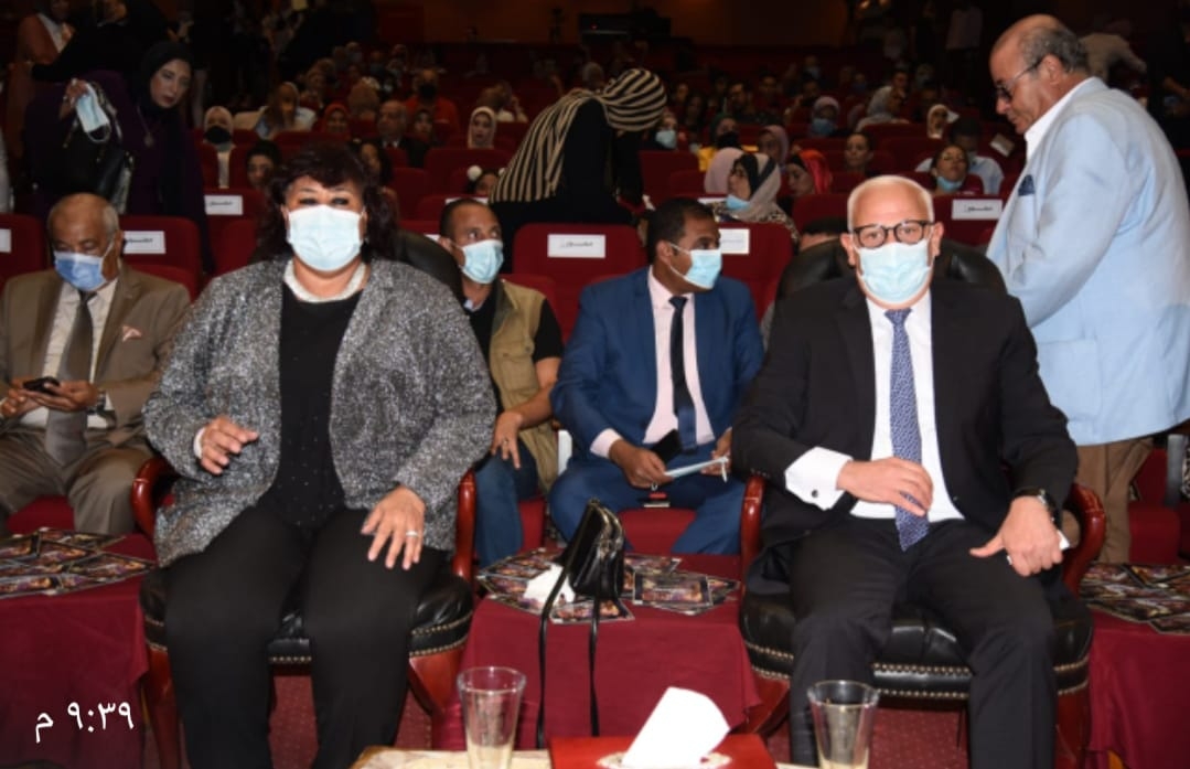 وزيرة الثقافة ومحافظ بورسعيد يشهدان عرضا "لدار الأوبرا المصرية" بالمركز الثقافى   17 - جريدة المساء