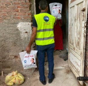 "مستقبل وطن" بكفر الشيخ يوزع 300 كرتونة مواد غذائية ولحوم بـ "مطوبس" 19 - جريدة المساء