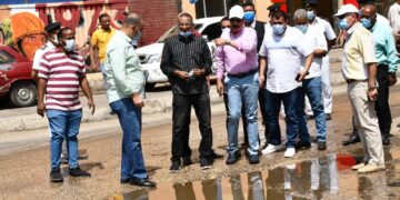 محافظ أسوان يوجه لإصلاح وصيانة خط الصرف الصحى بشارع أبو شوك 1 - جريدة المساء