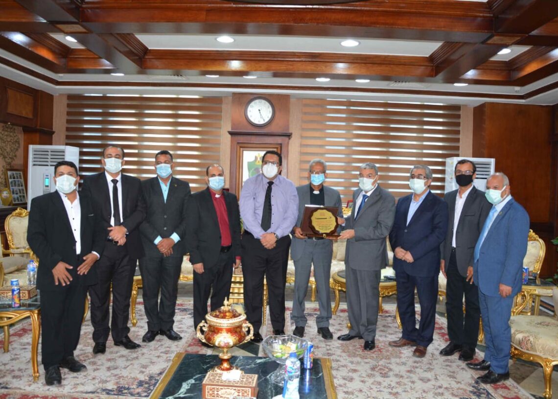 محافظ المنيا يستقبل وفداً من كلية اللاهوت مجمع المثال التابعة للطائفة الإنجيلية 19 - جريدة المساء