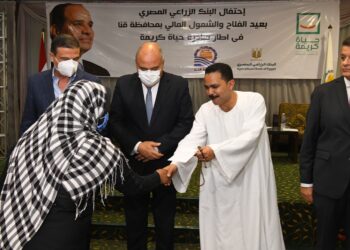 بحضور زعيم الأغلبية بمجلس النواب .. محافظ قنا يشارك البنك الزراعى المصرى الاحتفال بعيد الفلاح 23 - جريدة المساء