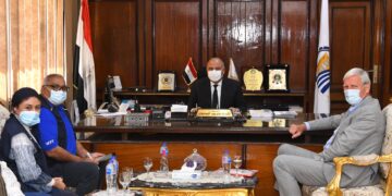 محافظ قنا يستقبل السفير الهولندي ومدير مكتب برنامج الغذاء العالمي بمصر لبحث أنشطة مشروع تعزيز المرونة المناخية 1 - جريدة المساء