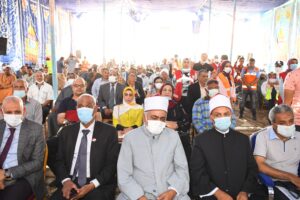 بالصور.. محافظ قنا وأعضاء مجلسى النواب والشيوخ يدشنون مبادرة لتطوير قرى "الدم والنار" فى مؤتمر جماهيرى بـ"حمرا دوم" 21 - جريدة المساء
