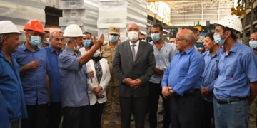 محافظ قنا يتفقد آثار حريق مصنع الألومنيوم 2 - جريدة المساء محافظ قنا يتفقد آثار حريق مصنع الألومنيوم 1 - جريدة المساء