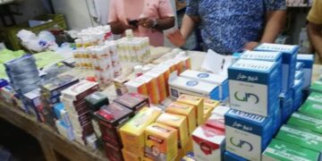 بالصور.. ضبط مخالفات بالجملة فى حملات مكثفة على الصيدليات ومخازن الدواء بمراكز قنا 1 - جريدة المساء