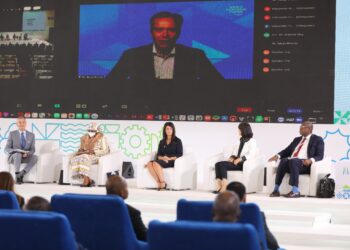 رئيس المنتدى الإقتصادي العالمي:مصر من الدول الناشئة القليلة التي حققت نموا إقتصاديا رغم الكورونا. 25 - جريدة المساء