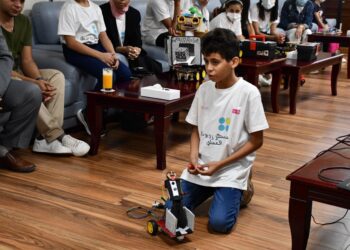 وزير الشباب يلتقي نوابغ الطلائع المتميزين ببرنامج «روبوتاك» 19 - جريدة المساء