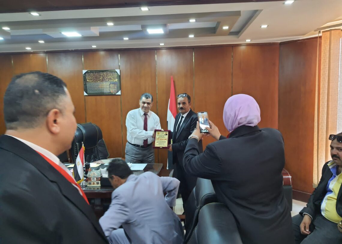 التحالف الوطني لدعم رئيس الجمهورية يكرم وكيل وزارة المالية بالمنيا 19 - جريدة المساء