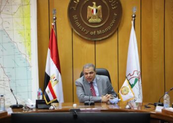 سعفان يناقش مشروع ربط العاملين المصريين بالخارج مع المكاتب العماليه 22 - جريدة المساء