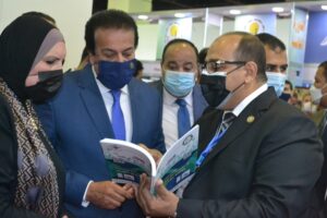 وزير التعليم العالي يشيد بدليل الشعب والبرامج الجديدة بجامعة بني سويف ويوجه  بتوفيره علي منصة "ادرس في مصر" 21 - جريدة المساء