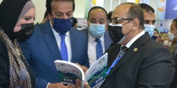 وزير التعليم العالي يشيد بدليل الشعب والبرامج الجديدة بجامعة بني سويف ويوجه  بتوفيره علي منصة "ادرس في مصر" 1 - جريدة المساء