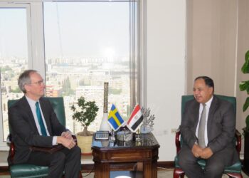 وزير المالية.. فى لقائه بالسفير السويدى بالقاهرة: تعظيم مساهمات القطاع الخاص فى عملية التنمية الشاملة 24 - جريدة المساء