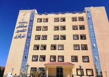 "جراحة فى الشارع" .. أطباء مستشفى القصير يستخرجون يد طفل انزلقت داخل "مفرمة ثلج" 19 - جريدة المساء