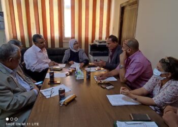 اللجنة المشرفة على برامج التغذية المدرسية بتعليم قنا تناقش استعدادات العام الدراسى الجديد 17 - جريدة المساء