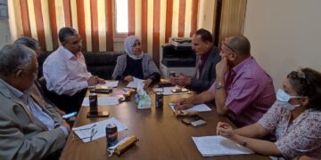 اللجنة المشرفة على برامج التغذية المدرسية بتعليم قنا تناقش استعدادات العام الدراسى الجديد 1 - جريدة المساء