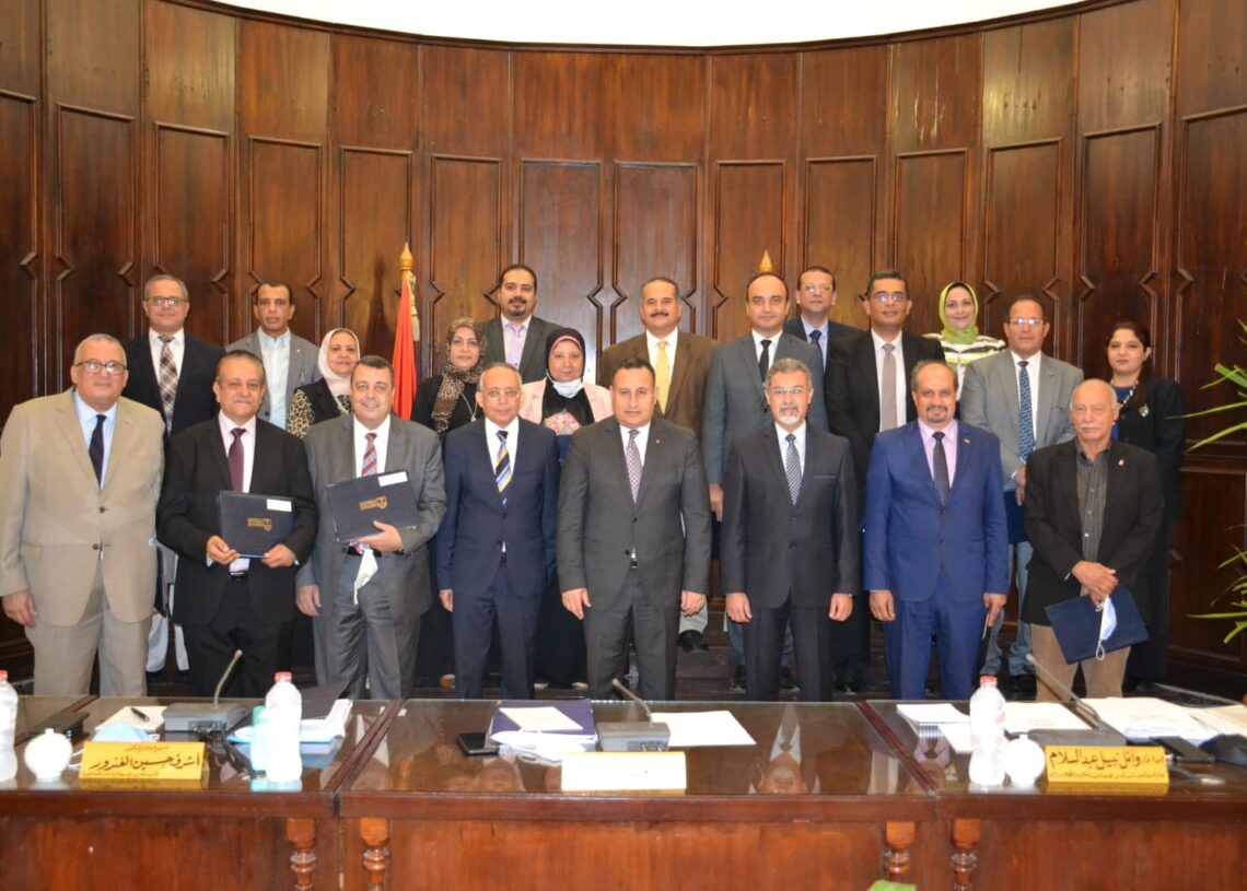 مجلس جامعة الإسكندرية يكرم الفائزين فى مسابقات وزارة التعليم العالى والبحث العلمى 19 - جريدة المساء