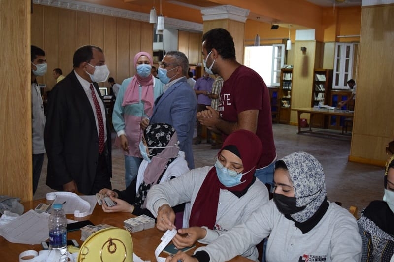 رئيس جامعة بنى سويف: تطعيم 29 ألفا من منتسبى الجامعة بلقاح كورونا 19 - جريدة المساء