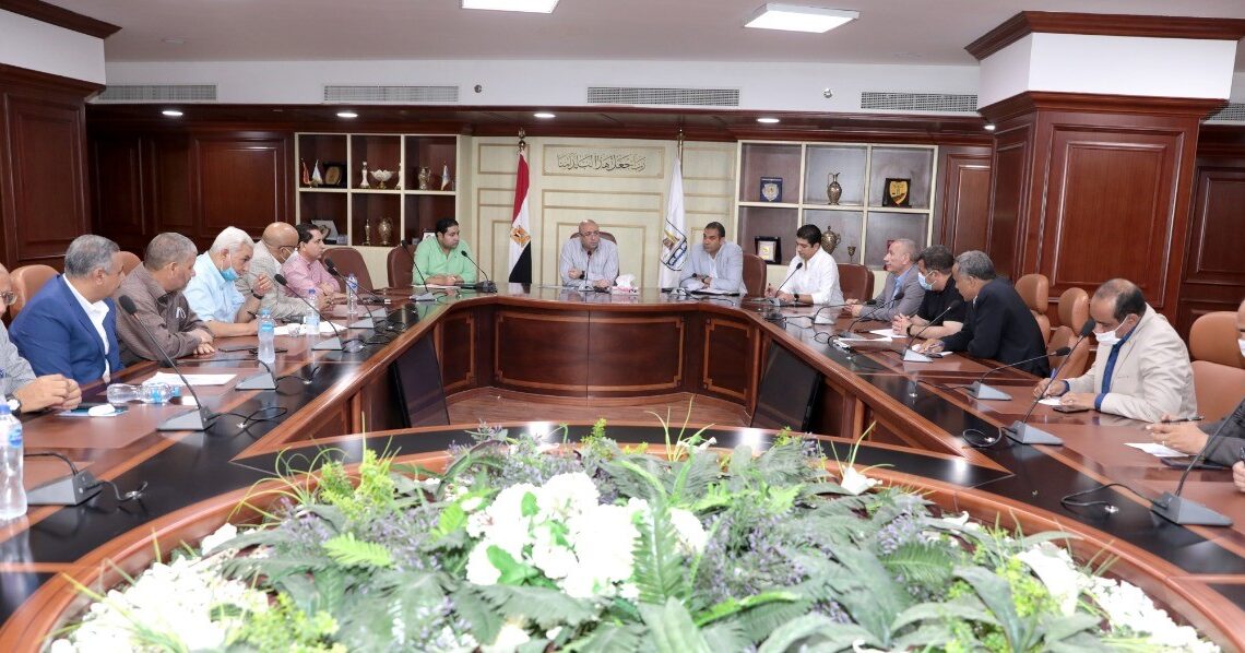اجتماع موسع  بلجنة متابعة المشروع القومي لتبطين الترع ومحطات المعالجة ببني سويف  15 - جريدة المساء