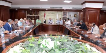 اجتماع موسع  بلجنة متابعة المشروع القومي لتبطين الترع ومحطات المعالجة ببني سويف  1 - جريدة المساء