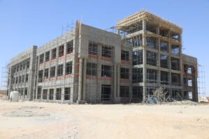 رئيس جامعة جنوب الوادي ومساعد وزير التعليم العالي يتفقدان منشآت الجامعة الأهلية 29 - جريدة المساء