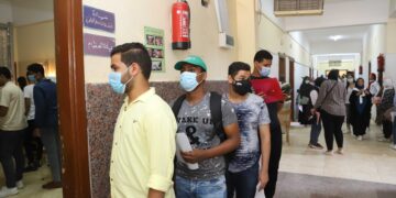 بدء الكشف الطبى للطلاب الجدد بجامعة جنوب الوادى 1 - جريدة المساء