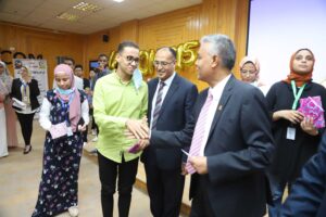 رئيس جامعة جنوب الوادى للطلاب الجدد بكلية الطب: الانتماء للوطن ركيزة أساسية لتحقيق النجاحات الشخصية 32 - جريدة المساء