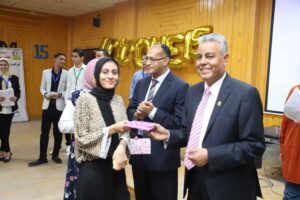 رئيس جامعة جنوب الوادى للطلاب الجدد بكلية الطب: الانتماء للوطن ركيزة أساسية لتحقيق النجاحات الشخصية 34 - جريدة المساء