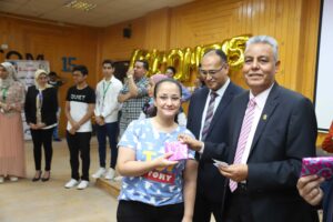 رئيس جامعة جنوب الوادى للطلاب الجدد بكلية الطب: الانتماء للوطن ركيزة أساسية لتحقيق النجاحات الشخصية 38 - جريدة المساء