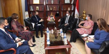 فى لقاء العنانى والسفير البريطانى.. دعم وتعزيز التعاون السياحى والأثرى.. بين القاهرة ولندن 1 - جريدة المساء