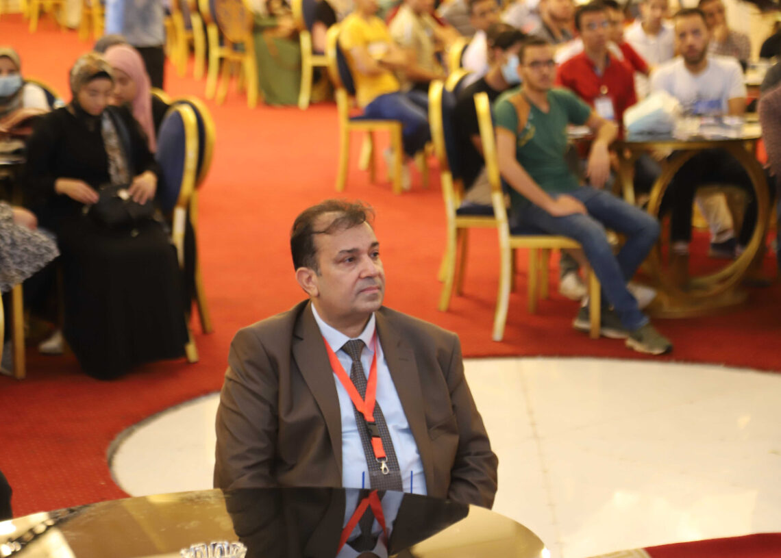 الاستاذ الدكتور أحمد عكاوي نائب رئيس جامعة جنوب الوادي للدراسات العليا والبحوث