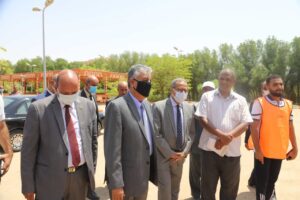 رئيس جامعة جنوب الوادى يتفقد معسكر الجوالة والخدمة العامة 21 - جريدة المساء