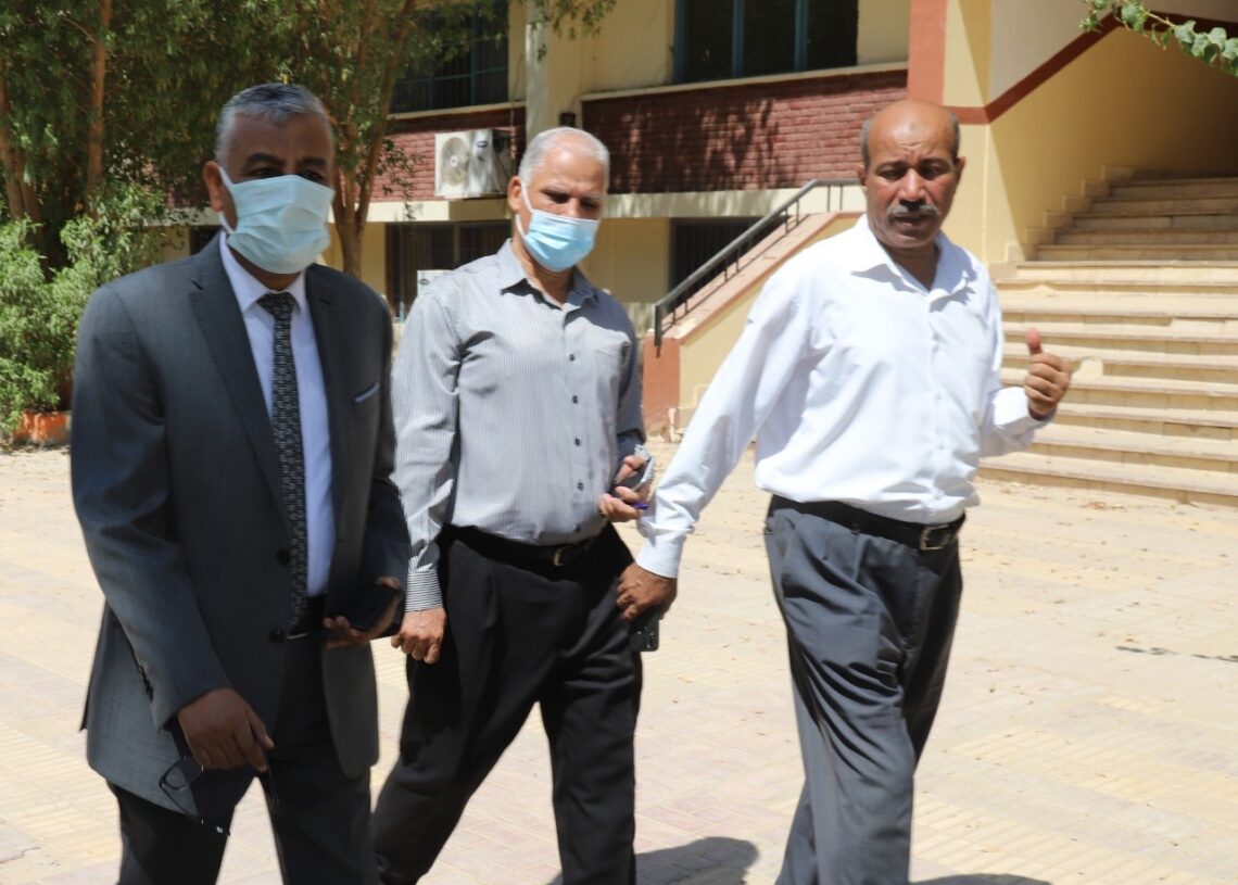 رئيس جامعة جنوب الوادى يتفقد نقاط تلقى لقاح "كورونا" 17 - جريدة المساء