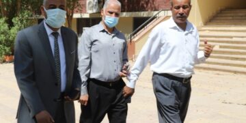 رئيس جامعة جنوب الوادى يتفقد نقاط تلقى لقاح "كورونا" 1 - جريدة المساء