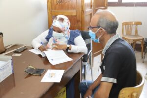 رئيس جامعة جنوب الوادى يتفقد نقاط تلقى لقاح "كورونا" 25 - جريدة المساء