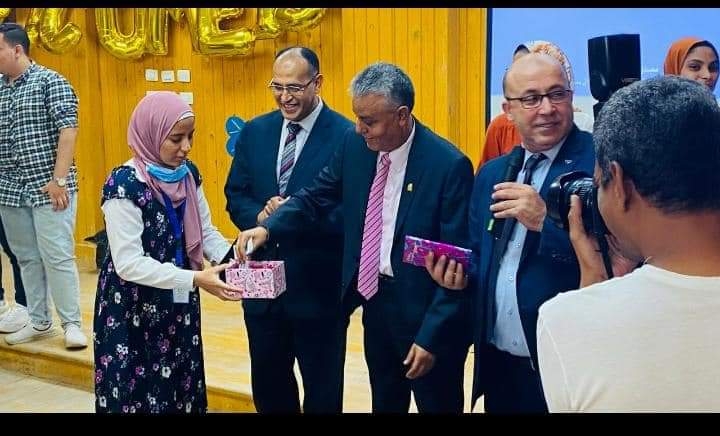 للعام الثانى .. كلية الطب بجامعة جنوب الوادى تنظم مبادرة "كليتك .. بيتك" لاستقبال الطلاب الجدد 16 - جريدة المساء