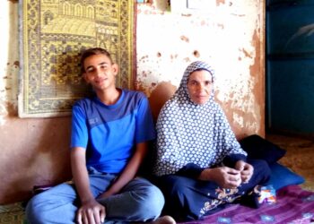 بين الفقر والحمى تعيش "فاطمة" ونجلها الوحيد معاناة مستمرة بالوادى الجديد .. صور 31 - جريدة المساء