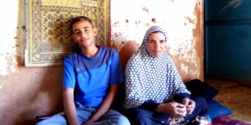 بين الفقر والحمى تعيش "فاطمة" ونجلها الوحيد معاناة مستمرة بالوادى الجديد .. صور 1 - جريدة المساء
